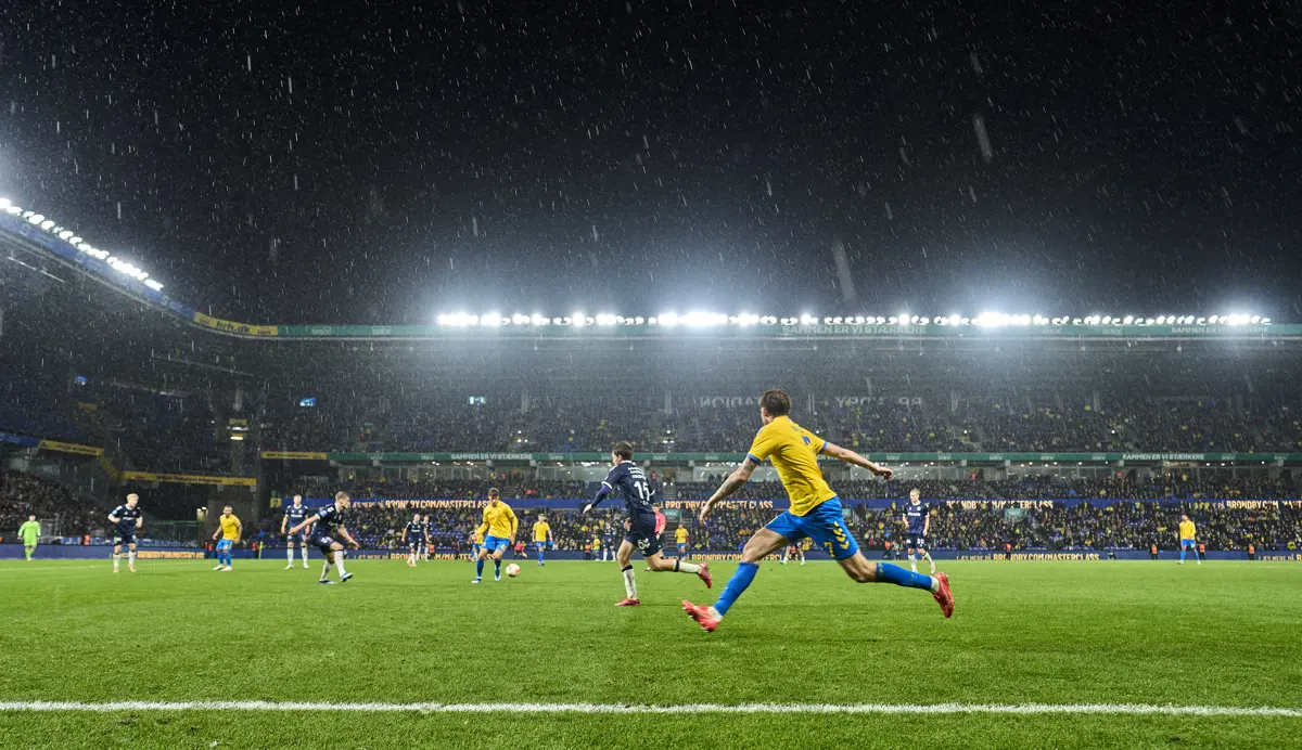 PARTS AFTER STRONG 2. HALFWAY IN BRØNDBY
